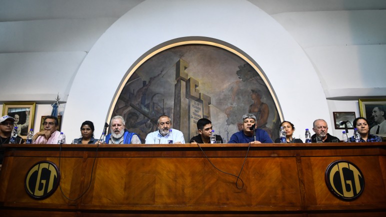 Trabajadores y trabajadoras informales y formales en un encuentro conjutno de UTEP , CGT y CTA